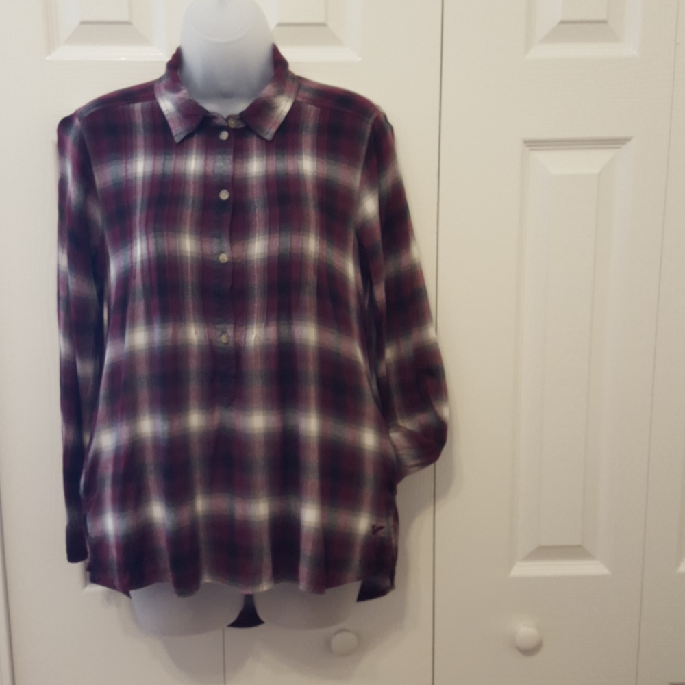 American Eagle Outfitters plaid top. M